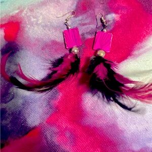 Pink & black long faux feathers earrings GUC